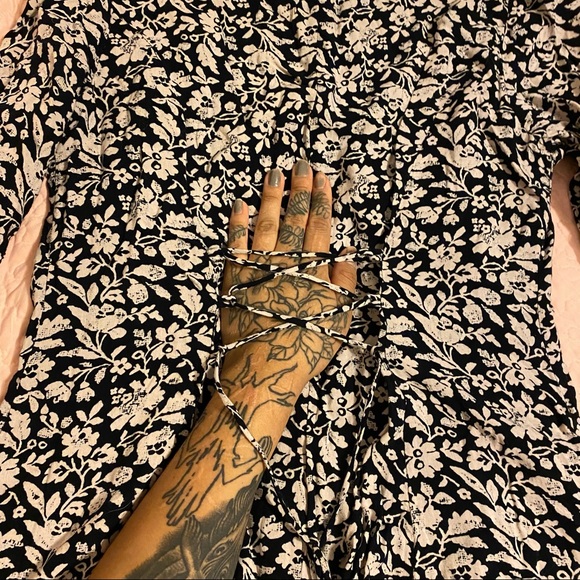 Lucca Floral Romper from Urban Outfitters - Picture 5 of 6